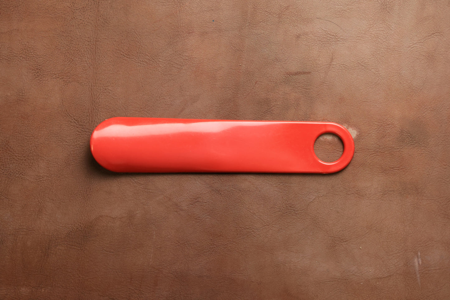 Embauchoirs de voyage en plastique rouge