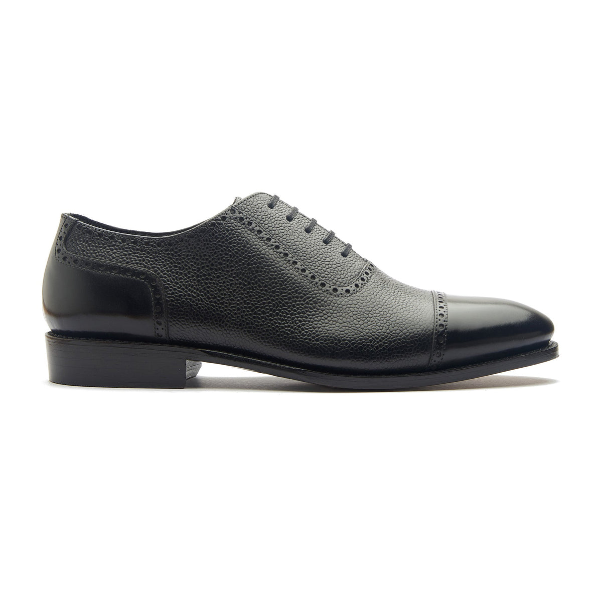 Huayra – Adelaide Oxford – Black Pebble Grain