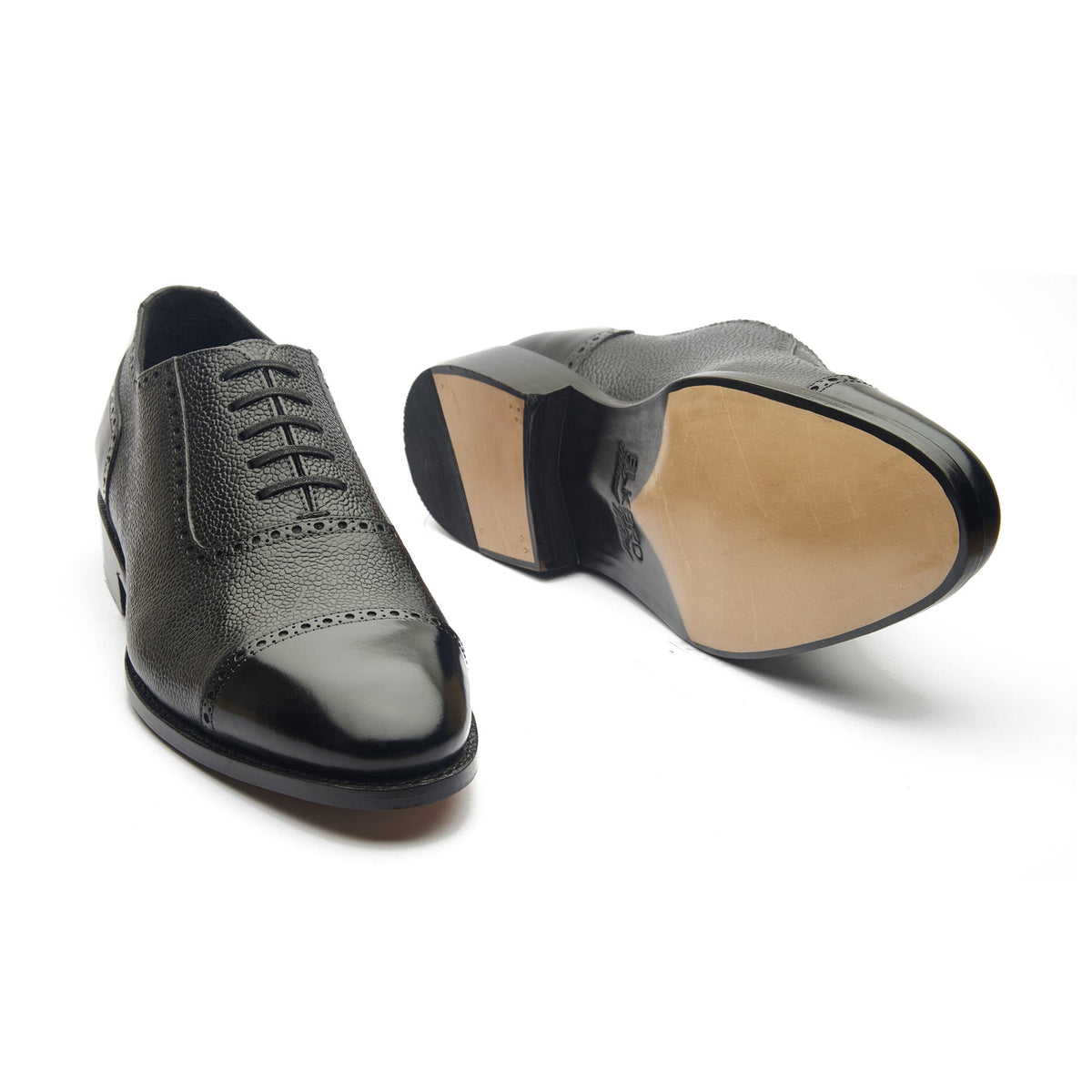 Huayra – Adelaide Oxford – Black Pebble Grain