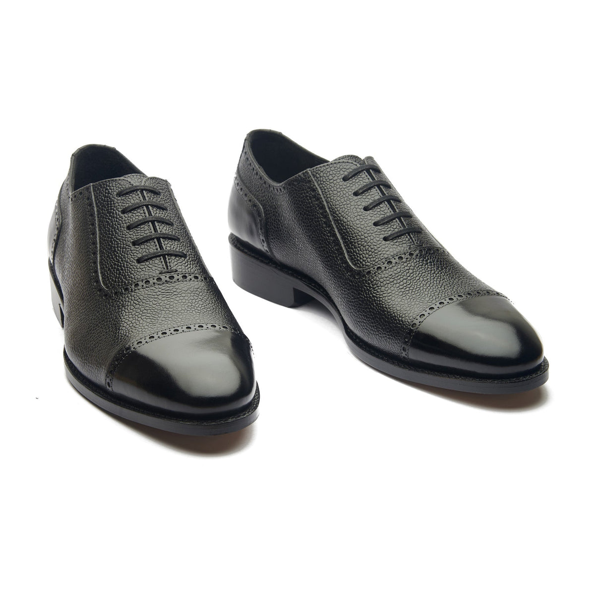 Huayra – Adelaide Oxford – Black Pebble Grain