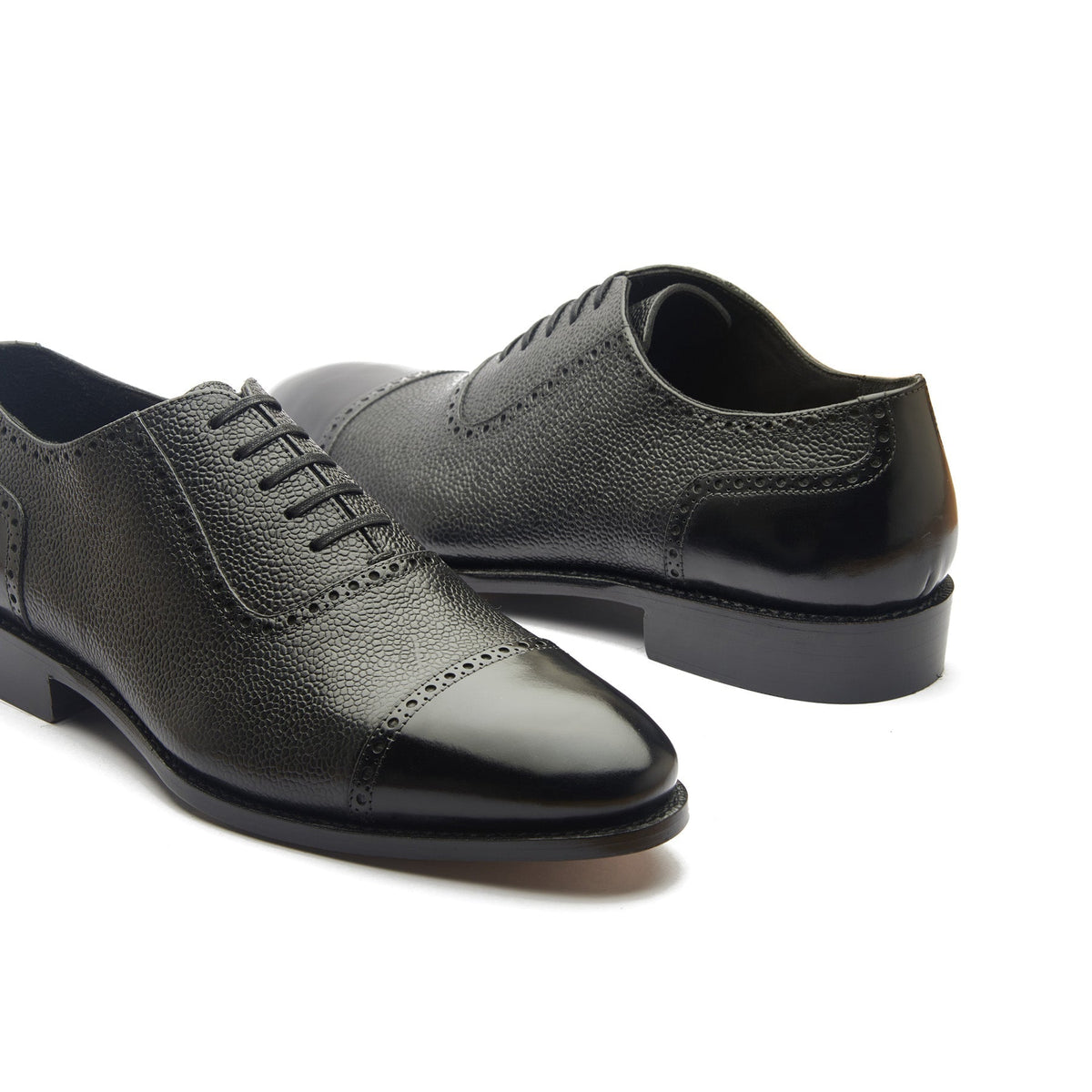 Huayra – Adelaide Oxford – Black Pebble Grain