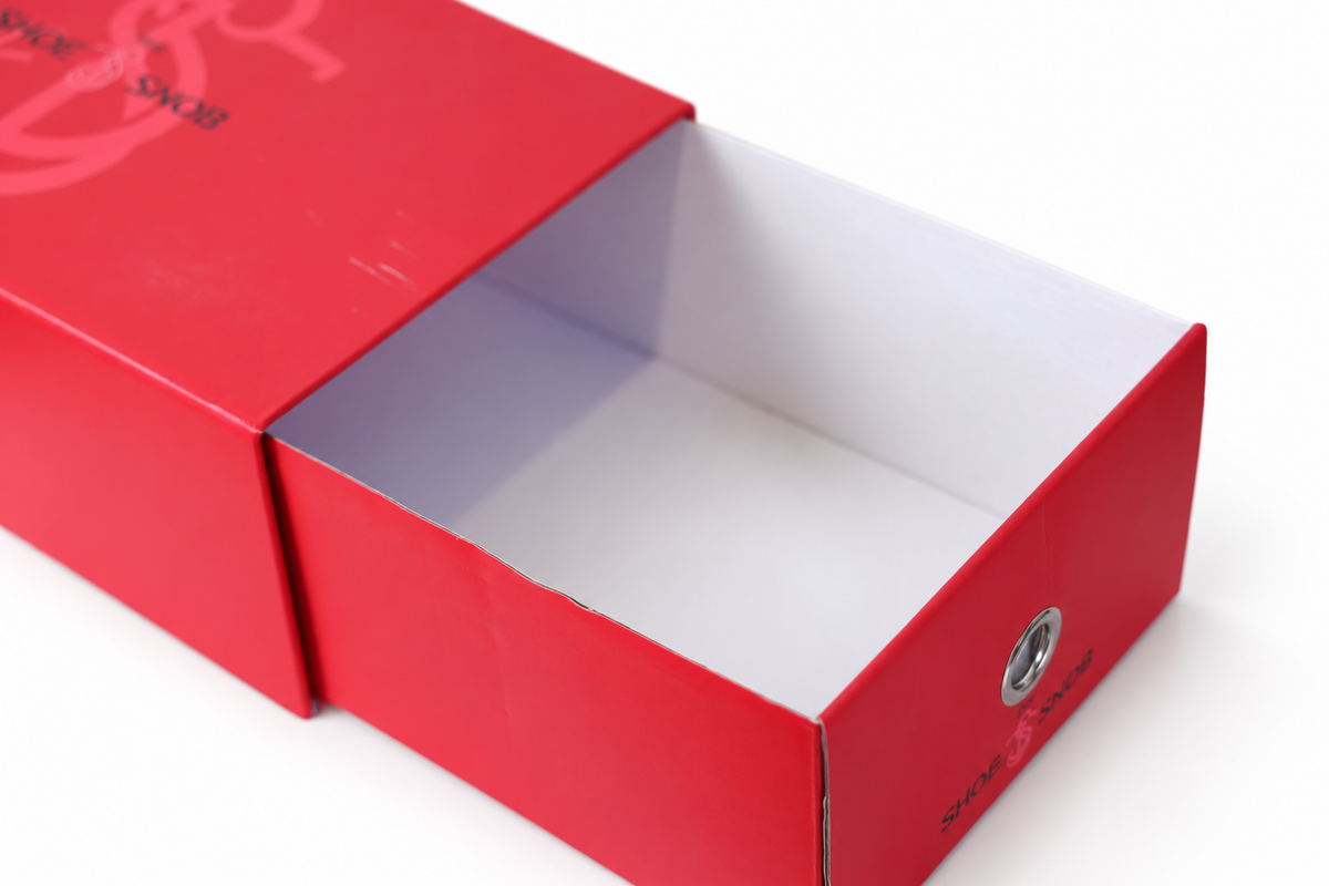Embauchoirs de voyage en plastique rouge